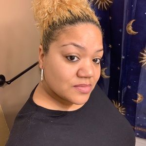 Meet your Posher, Ebanie